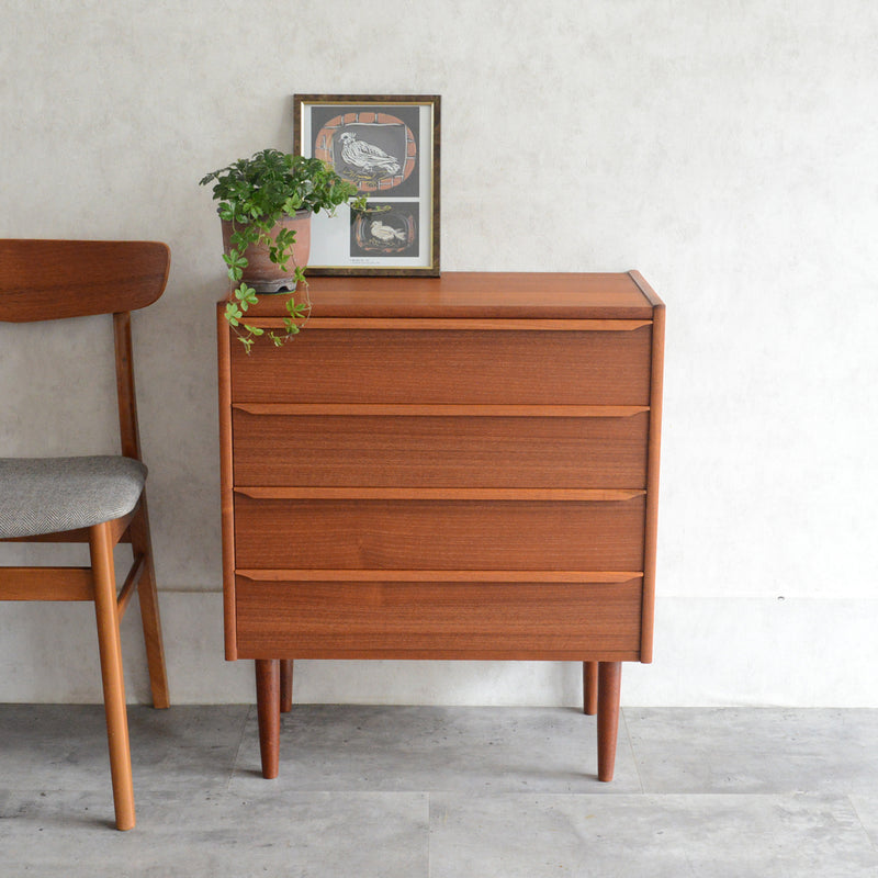 デンマークヴィンテージ  チーク ４段チェスト D-13
