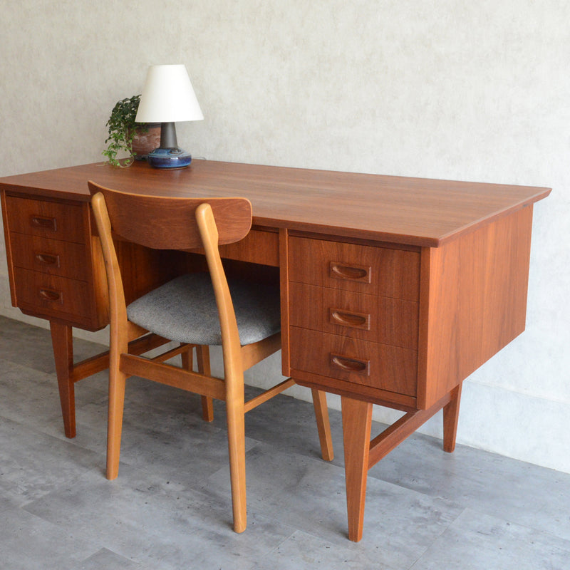 デンマークヴィンテージ チークデスク（鍵付） D-12