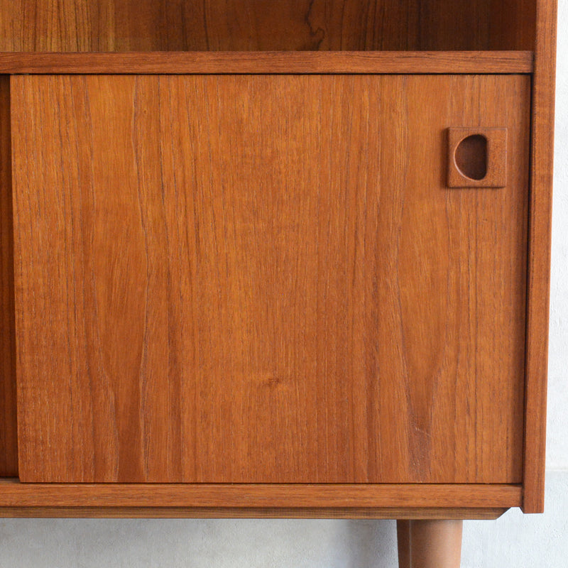 デンマーク ヴィンテージ チーク シェルフ (木扉付）6-69