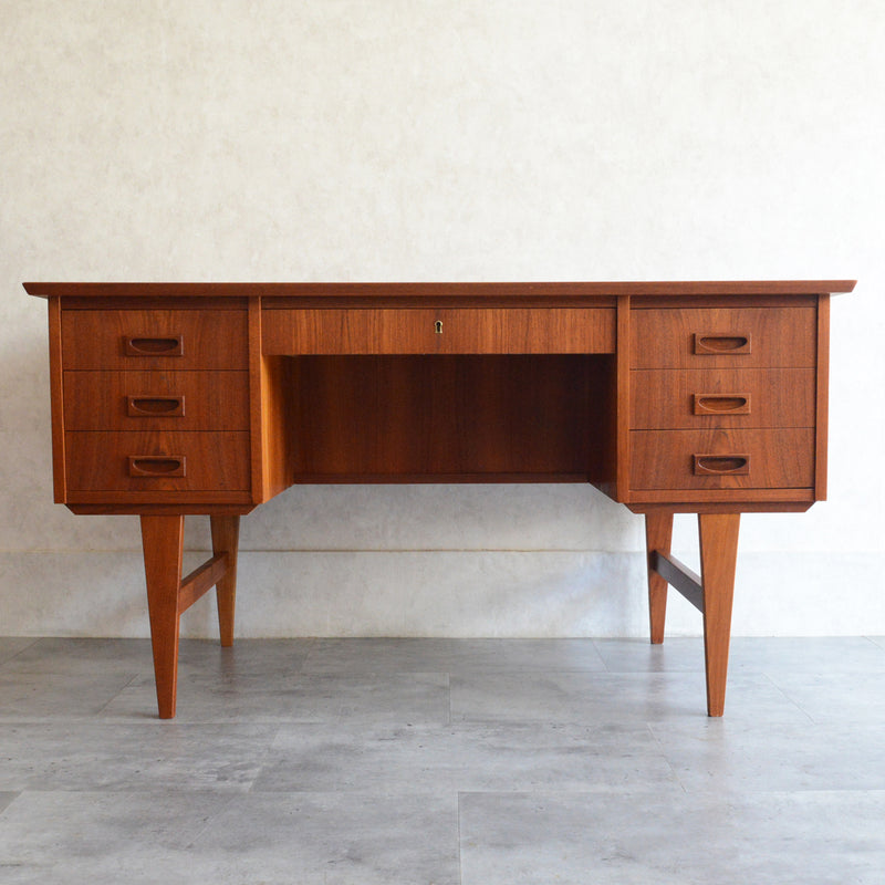 デンマークヴィンテージ チークデスク（鍵付） D-12