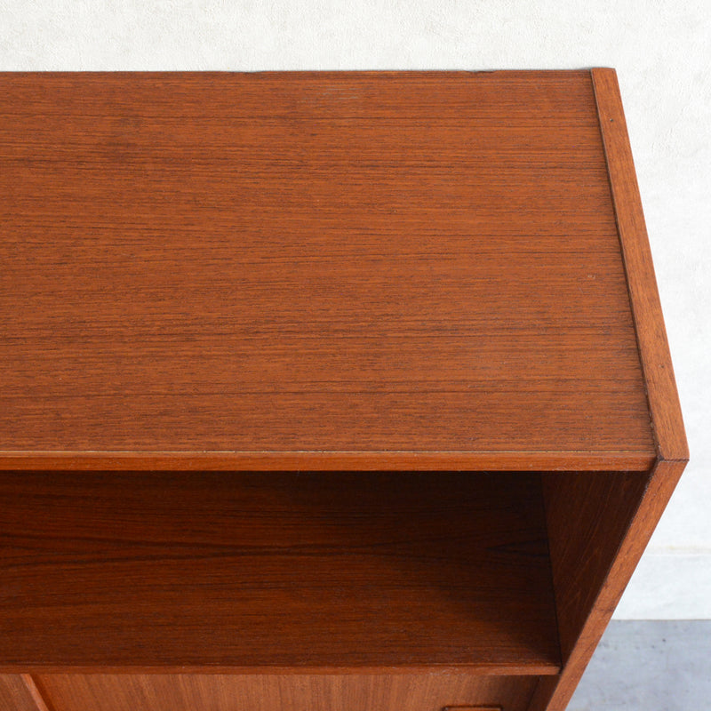 デンマーク ヴィンテージ チーク シェルフ 5-65　（木扉付）