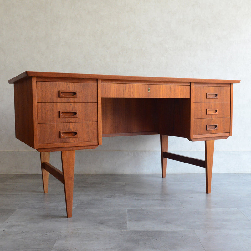 デンマークヴィンテージ チークデスク（鍵付） D-12