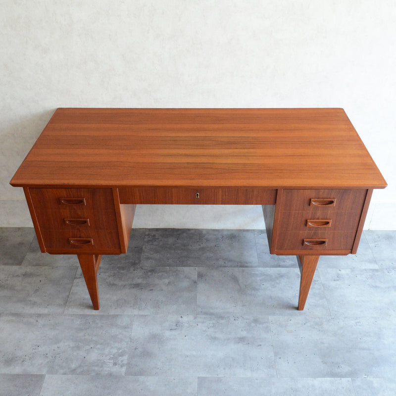 デンマークヴィンテージ チークデスク（鍵付） D-12