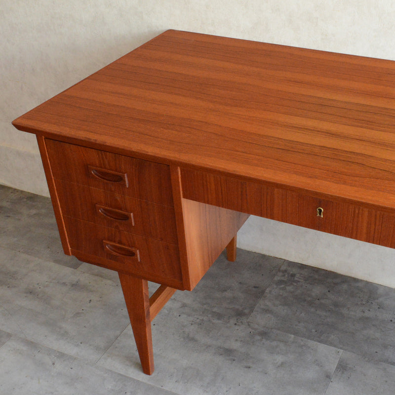 デンマークヴィンテージ チークデスク（鍵付） D-12
