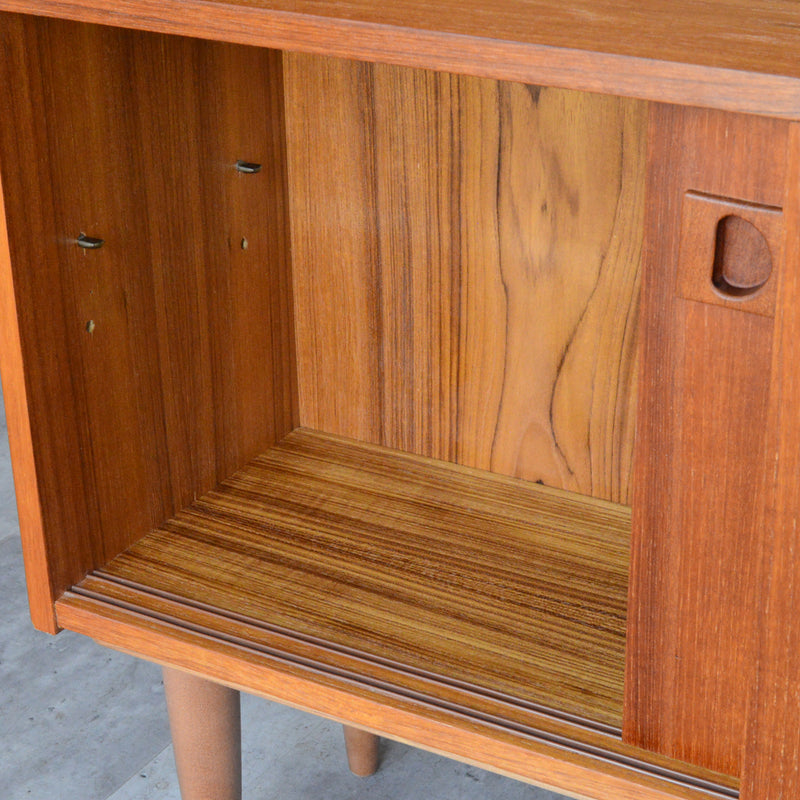 デンマーク ヴィンテージ チーク シェルフ (木扉付）6-69