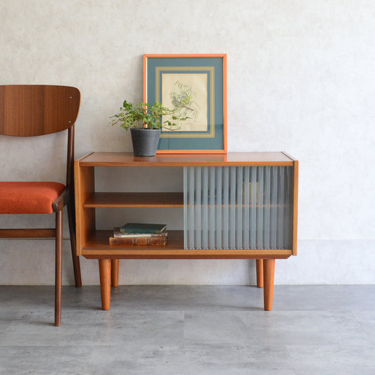 デンマークヴィンテージ　チーク キャビネット 6-78 (ストライプガラス戸付）