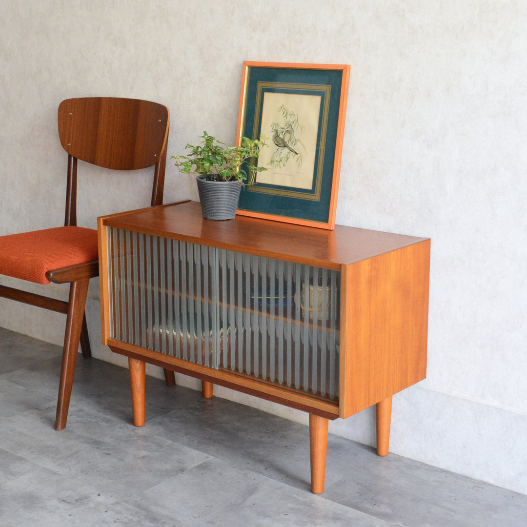 デンマークヴィンテージ　チーク キャビネット 6-78 (ストライプガラス戸付）