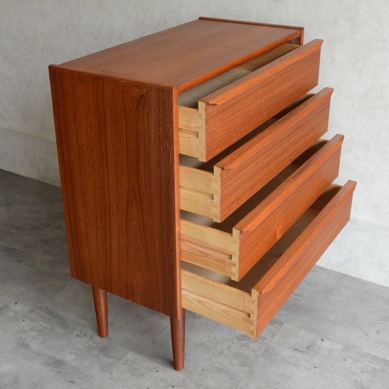 デンマークヴィンテージ  チーク ４段チェスト D-13