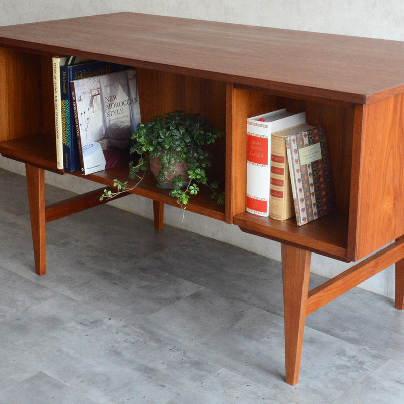 デンマークヴィンテージ チークデスク（鍵付） D-12