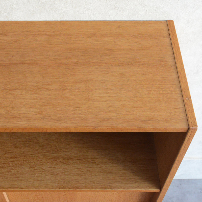 デンマーク ヴィンテージ　オーク シェルフ5-75（木扉付）