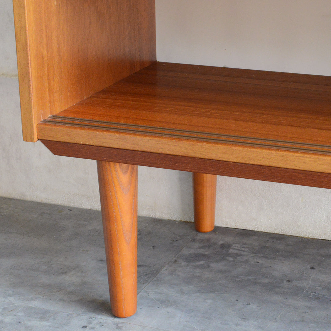 デンマークヴィンテージ　チーク キャビネット 6-78 (ストライプガラス戸付）