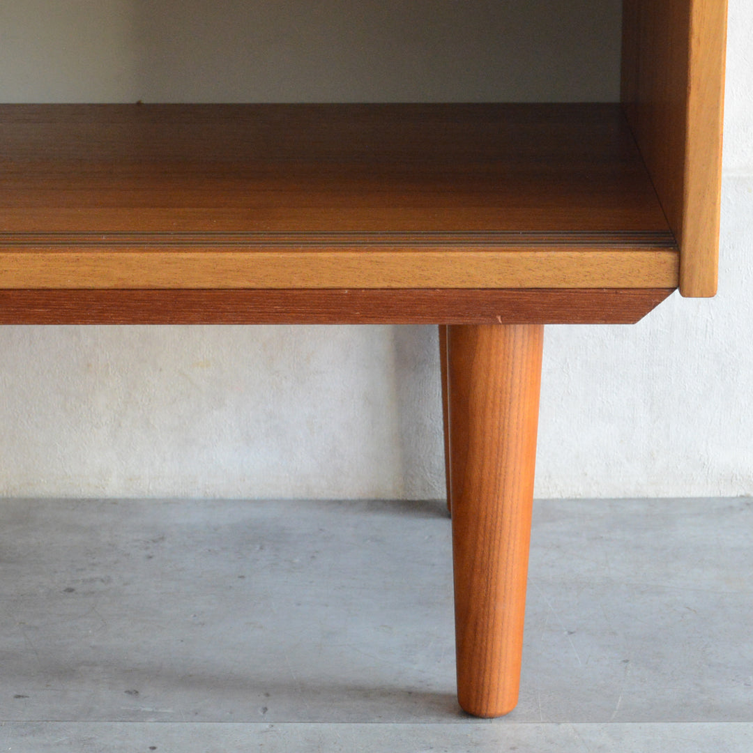 デンマークヴィンテージ　チーク キャビネット 6-78 (ストライプガラス戸付）