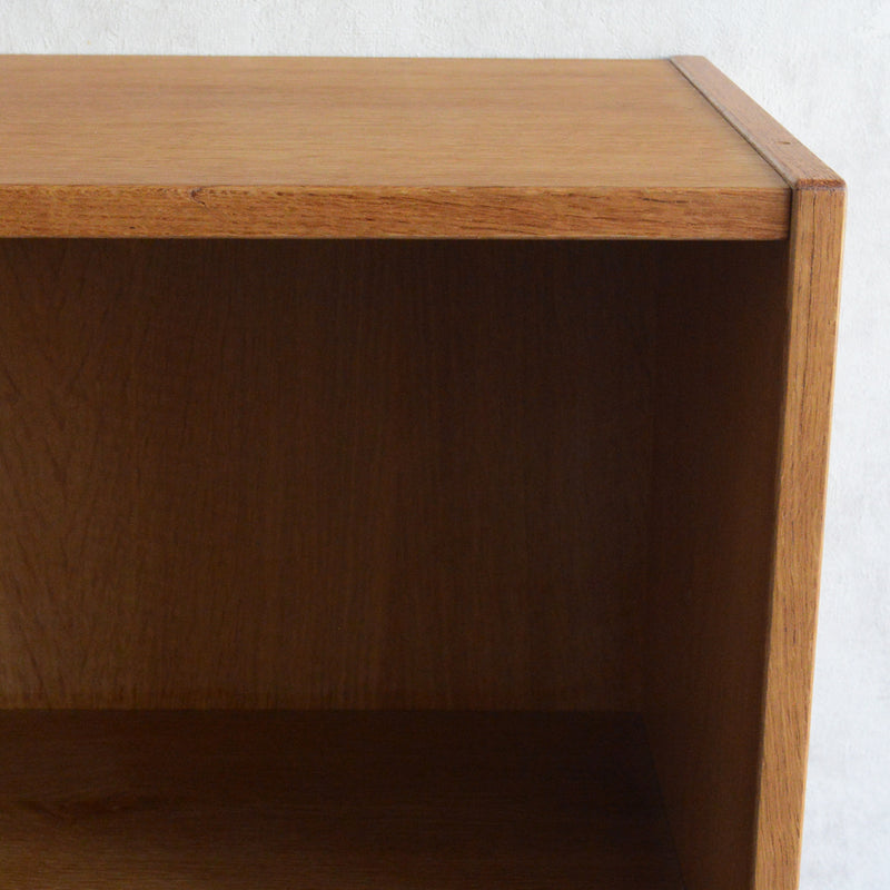 デンマーク ヴィンテージ　オーク シェルフ5-75（木扉付）