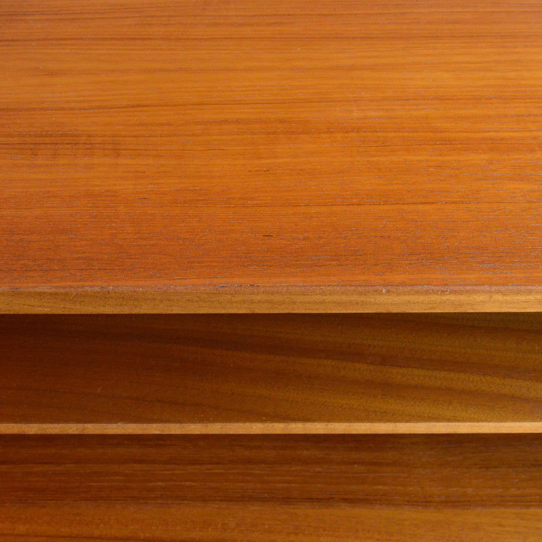 デンマークヴィンテージ　チーク キャビネット 6-78 (ストライプガラス戸付）