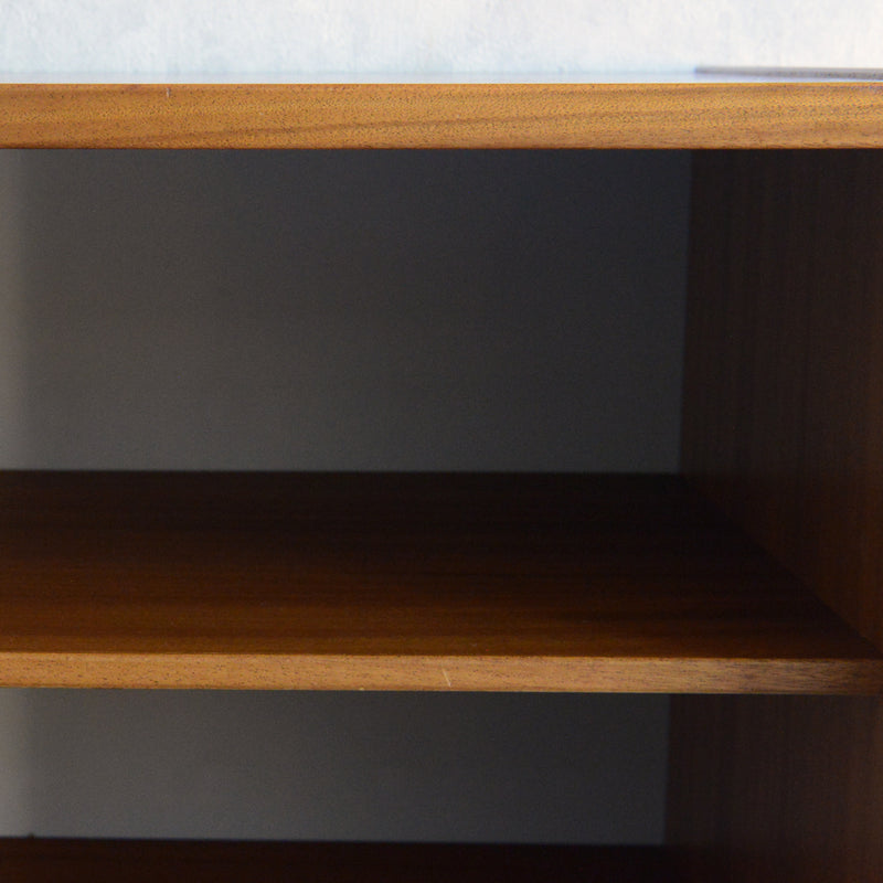 デンマークヴィンテージ　チーク キャビネット 6-78 (ストライプガラス戸付）