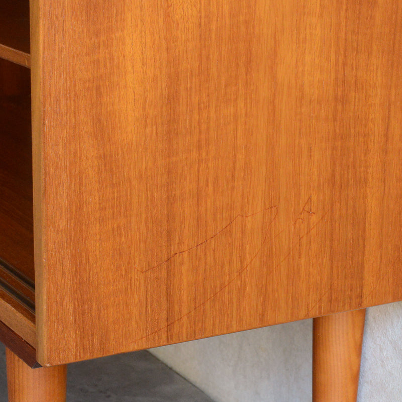 デンマークヴィンテージ　チーク キャビネット 6-78 (ストライプガラス戸付）