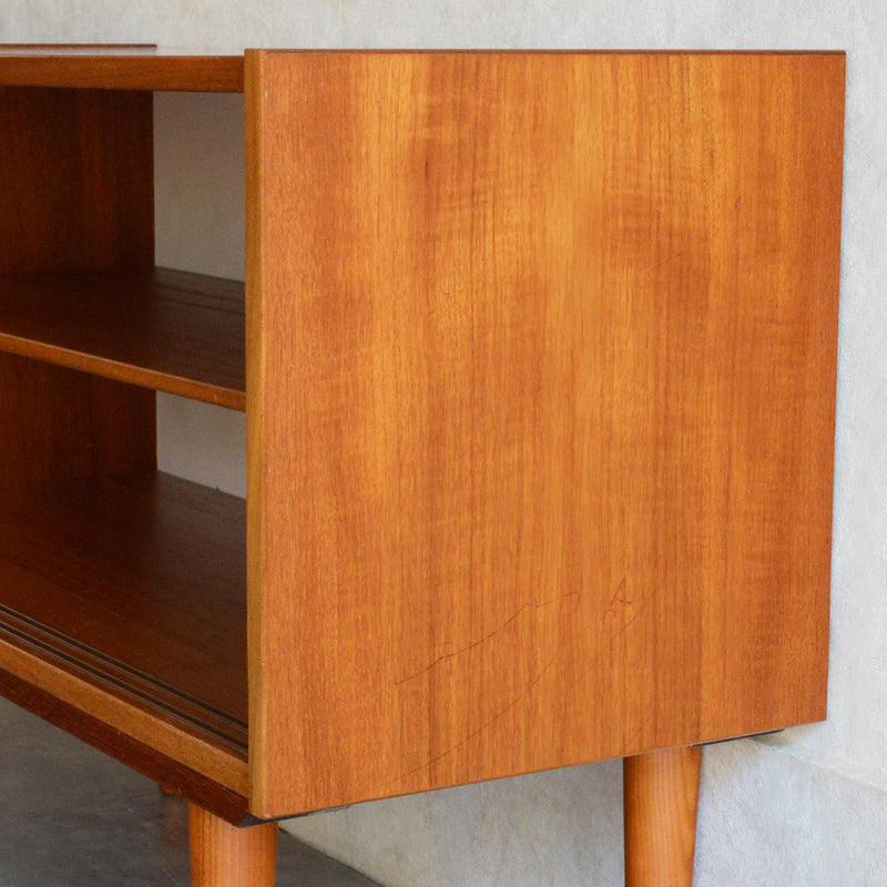 デンマークヴィンテージ　チーク キャビネット 6-78 (ストライプガラス戸付）