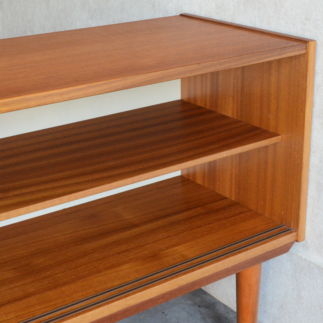 デンマークヴィンテージ　チーク キャビネット 6-78 (ストライプガラス戸付）