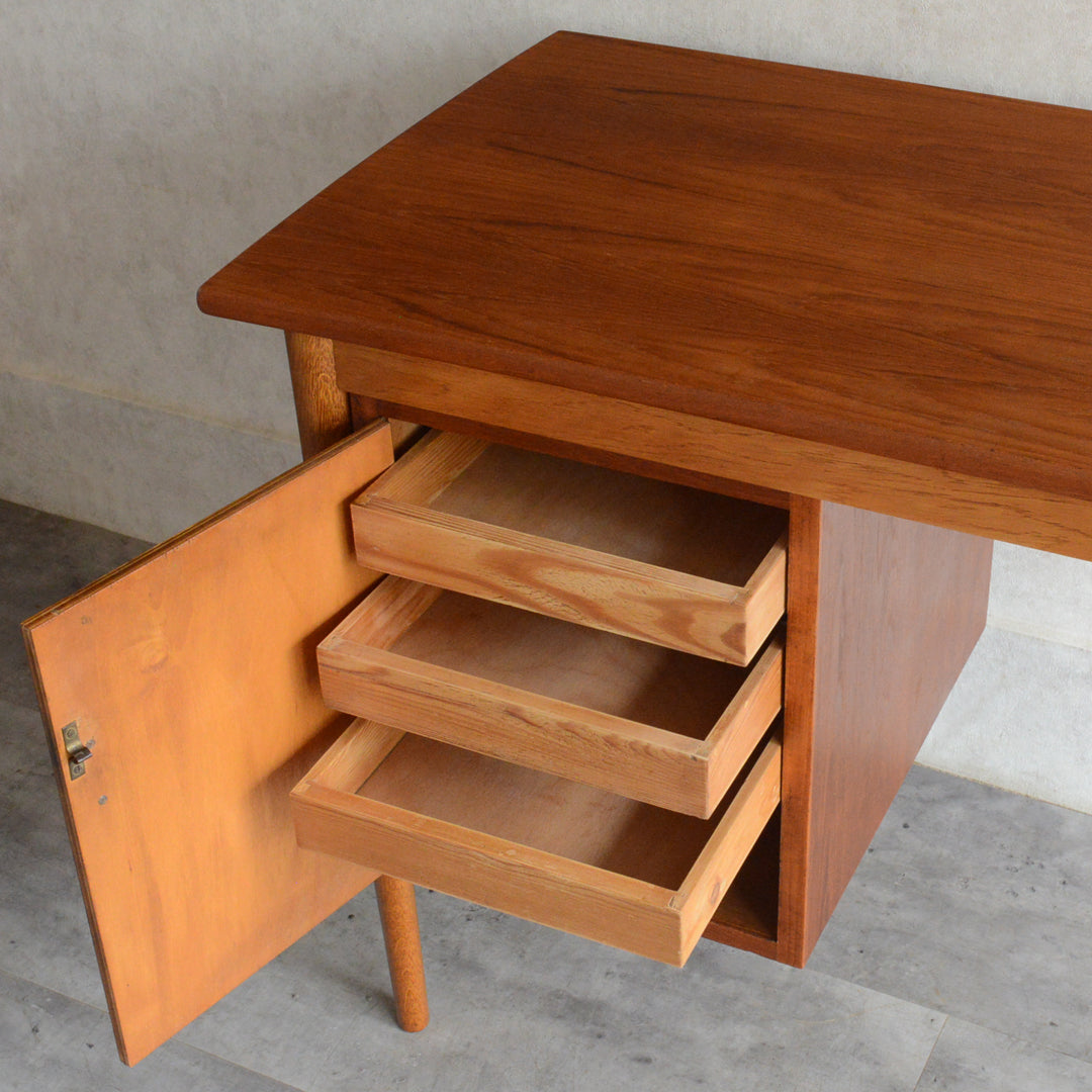 デンマークヴィンテージ チークデスク5-189