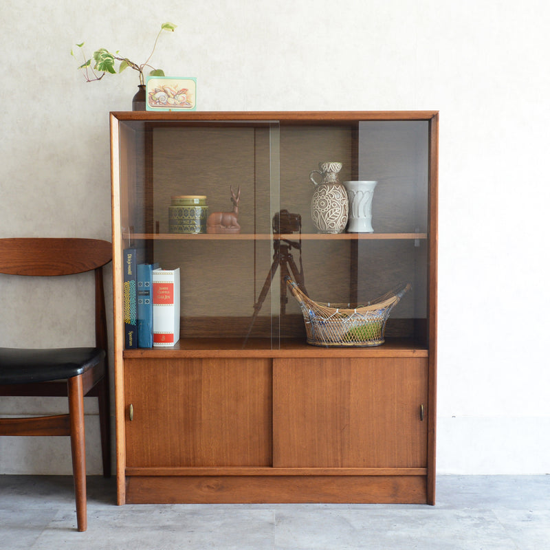 Herbert E. Gibbs ガラスキャビネット(木扉付）42