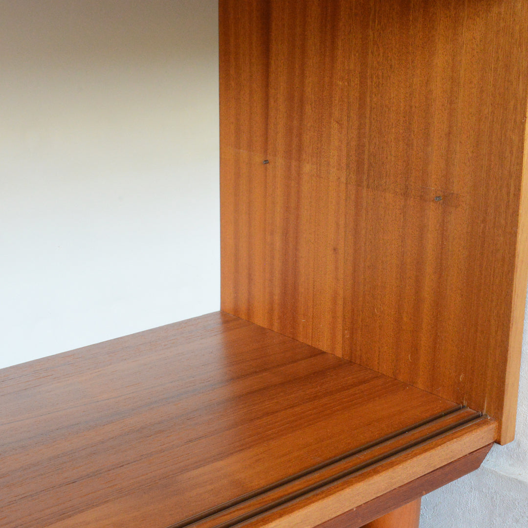 デンマークヴィンテージ　チーク キャビネット 6-78 (ストライプガラス戸付）