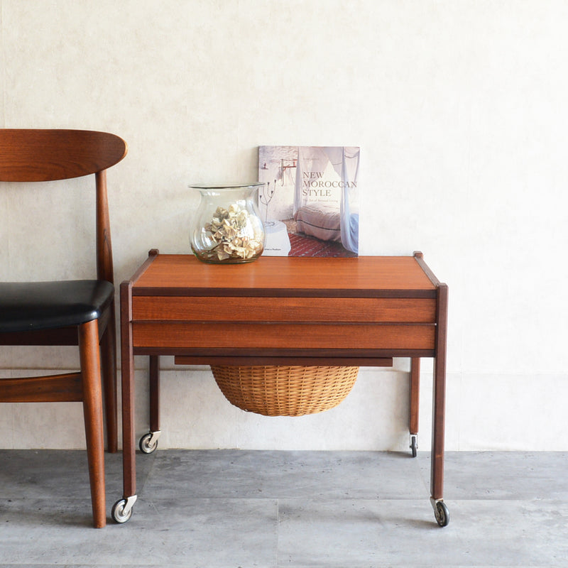 デンマークヴィンテージ　チーク ソーイングテーブル 3-38(オイル仕上）