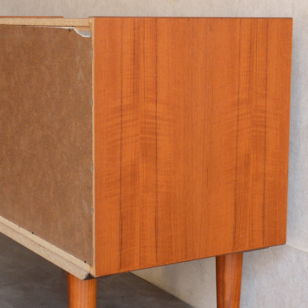 デンマークヴィンテージ　チーク キャビネット 6-78 (ストライプガラス戸付）