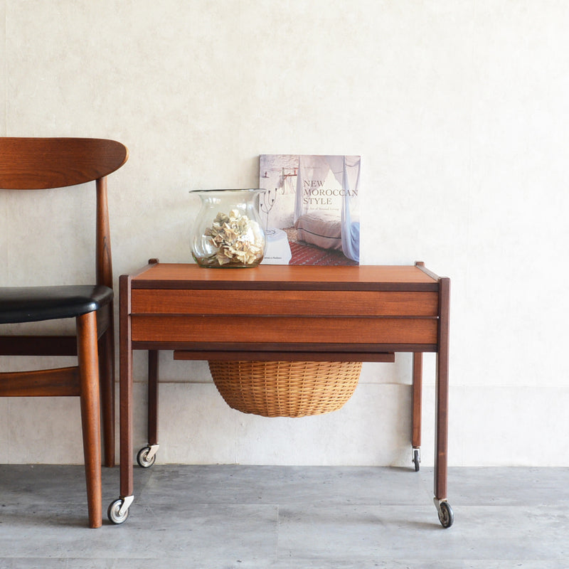 デンマークヴィンテージ　チーク ソーイングテーブル 3-38(オイル仕上）