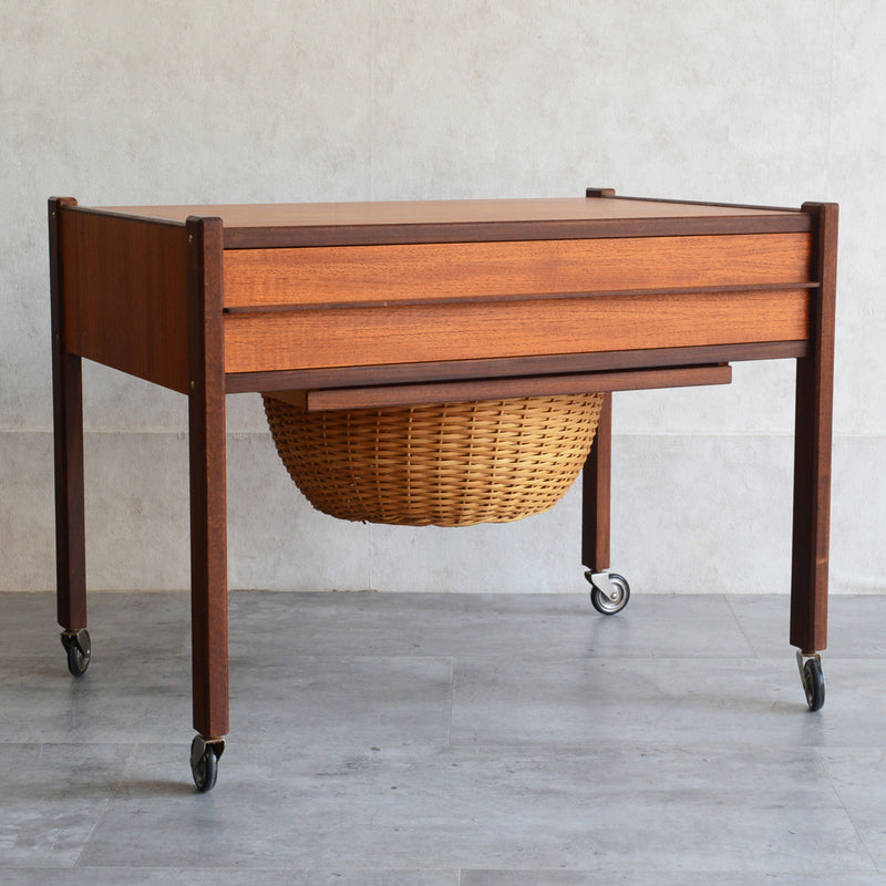 デンマークヴィンテージ　チーク ソーイングテーブル 3-38(オイル仕上）