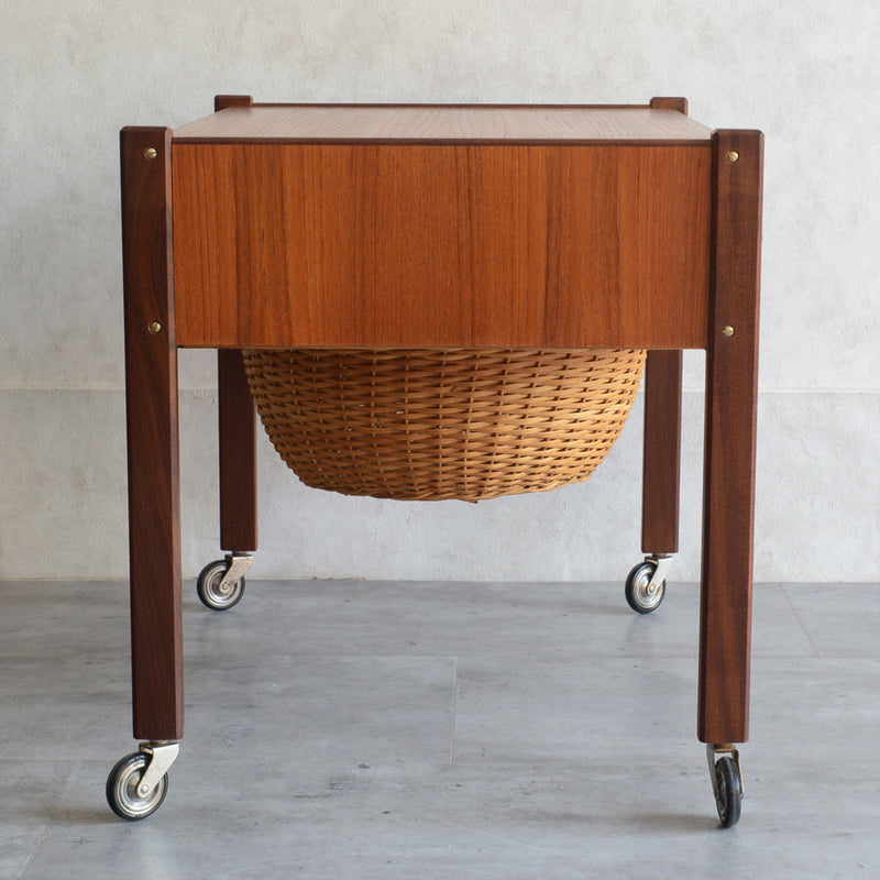 デンマークヴィンテージ　チーク ソーイングテーブル 3-38(オイル仕上）