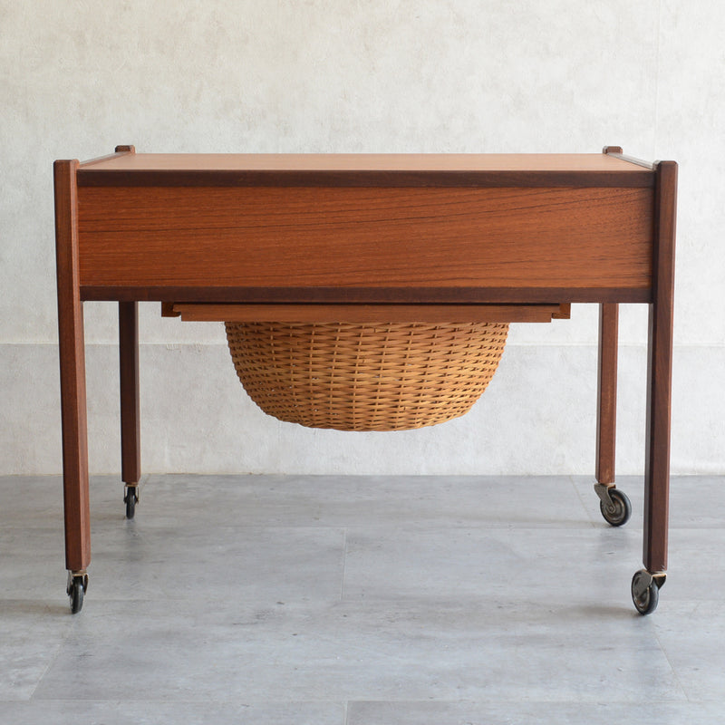 デンマークヴィンテージ　チーク ソーイングテーブル 3-38(オイル仕上）