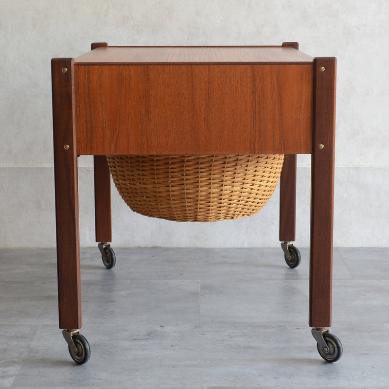 デンマークヴィンテージ　チーク ソーイングテーブル 3-38(オイル仕上）