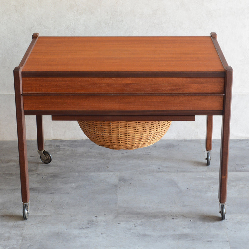 デンマークヴィンテージ　チーク ソーイングテーブル 3-38(オイル仕上）