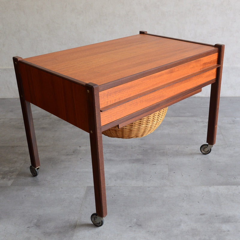 デンマークヴィンテージ　チーク ソーイングテーブル 3-38(オイル仕上）