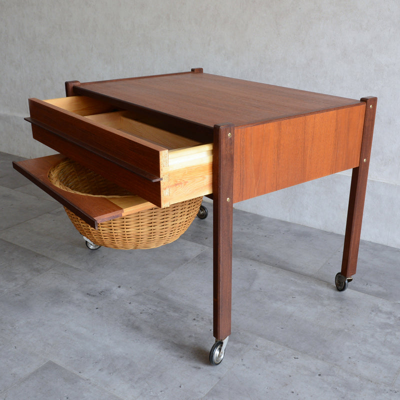 デンマークヴィンテージ　チーク ソーイングテーブル 3-38(オイル仕上）