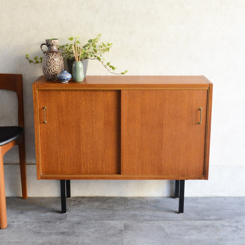 ドイツヴィンテージ　HILKER チークキャビネット(アイアンレッグ）