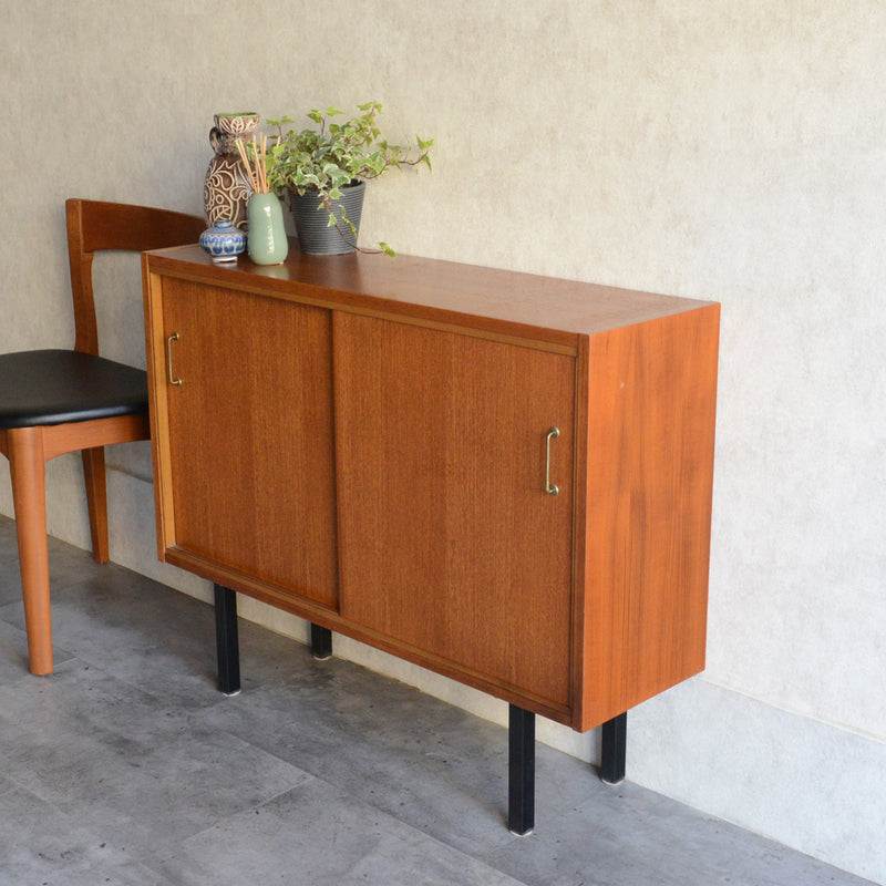 ドイツヴィンテージ　HILKER チークキャビネット(アイアンレッグ）