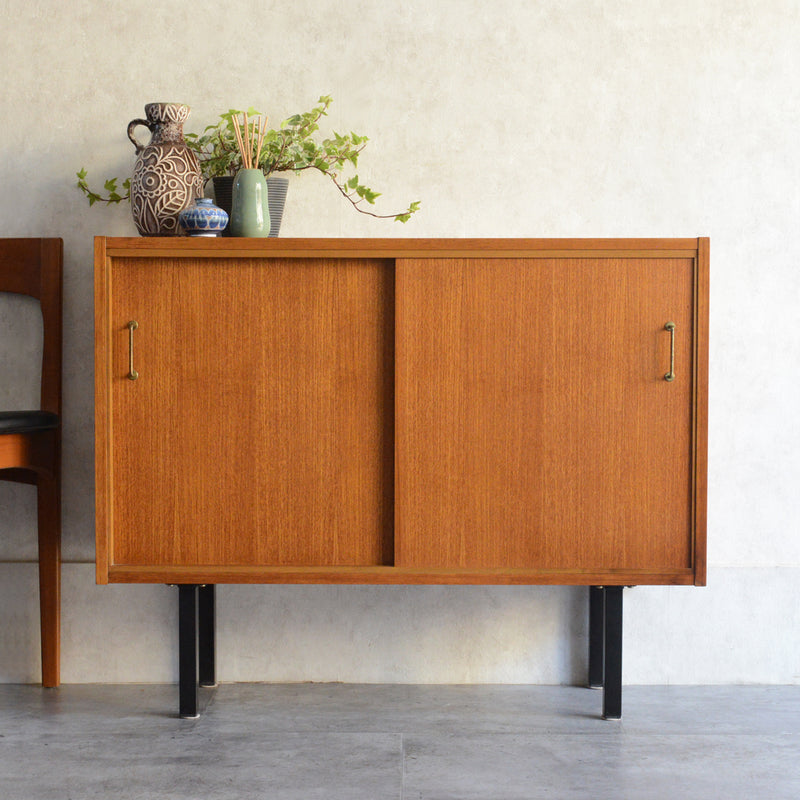 ドイツヴィンテージ　HILKER チークキャビネット(アイアンレッグ）