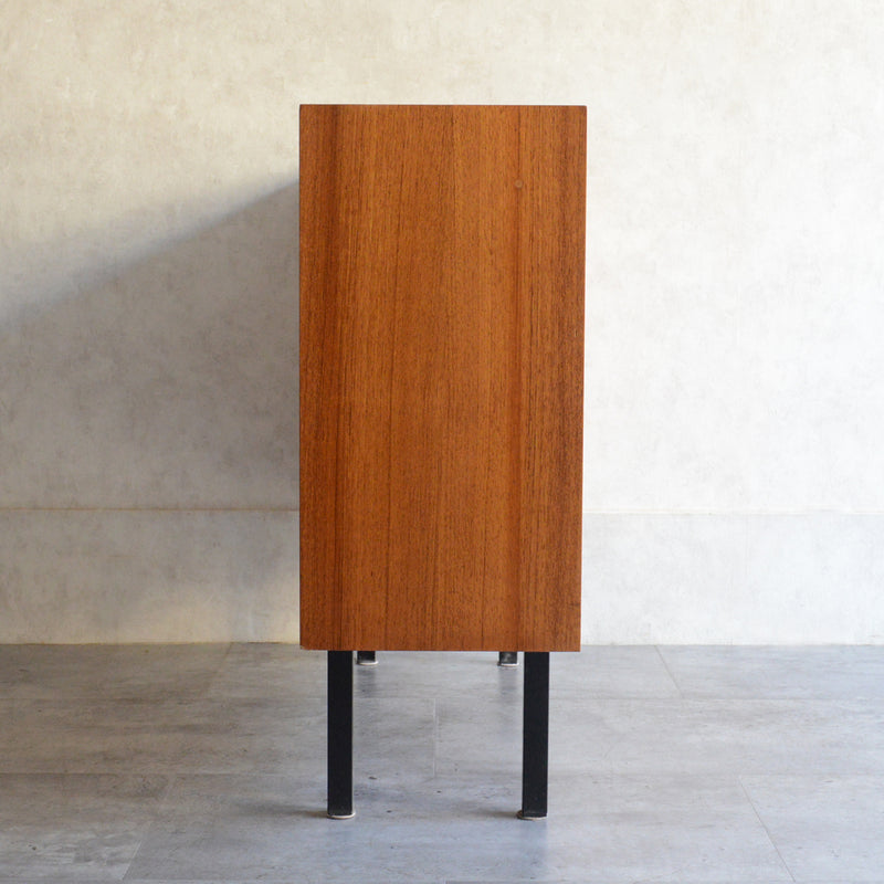 ドイツヴィンテージ　HILKER チークキャビネット(アイアンレッグ）