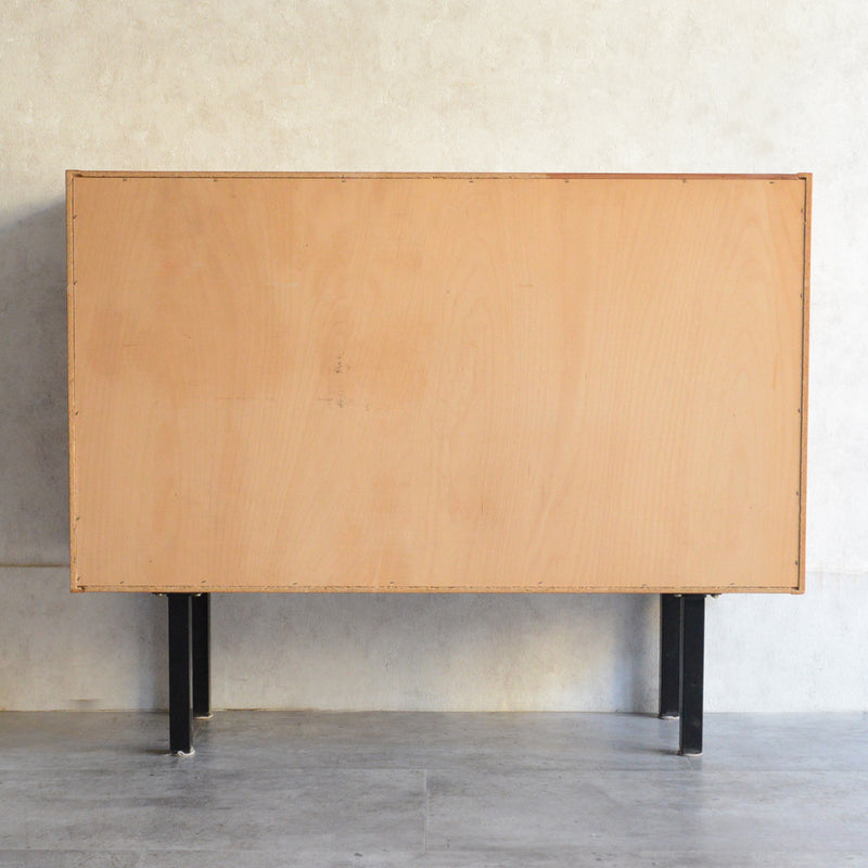 ドイツヴィンテージ　HILKER チークキャビネット(アイアンレッグ）