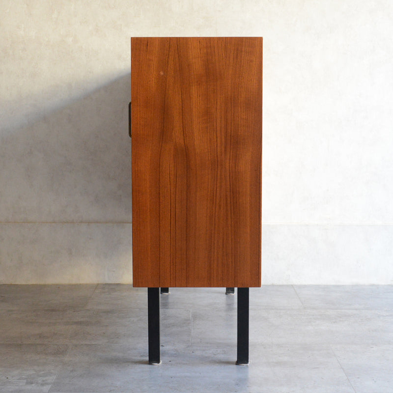 ドイツヴィンテージ　HILKER チークキャビネット(アイアンレッグ）