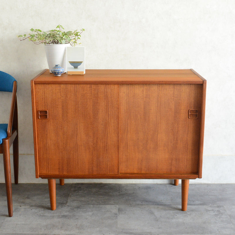 デンマーク ヴィンテージ　チーク キャビネット5-66