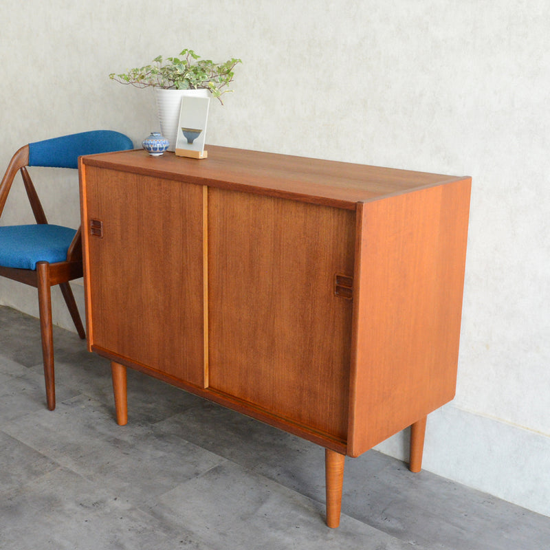 デンマーク ヴィンテージ　チーク キャビネット5-66