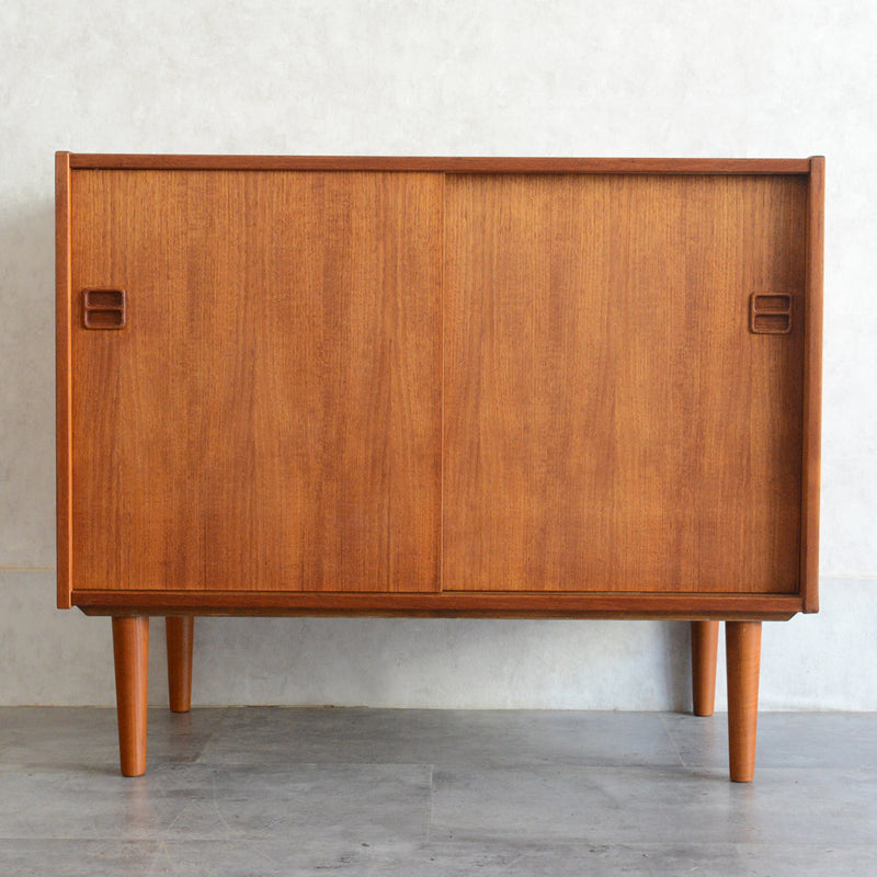 デンマーク ヴィンテージ　チーク キャビネット5-66