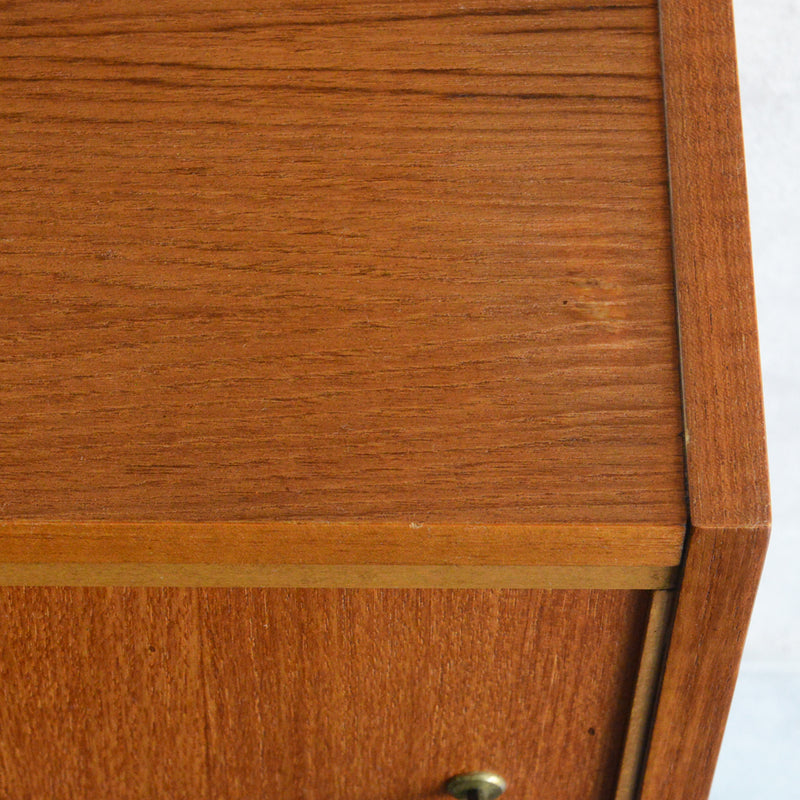 ドイツヴィンテージ　HILKER チークキャビネット(アイアンレッグ）