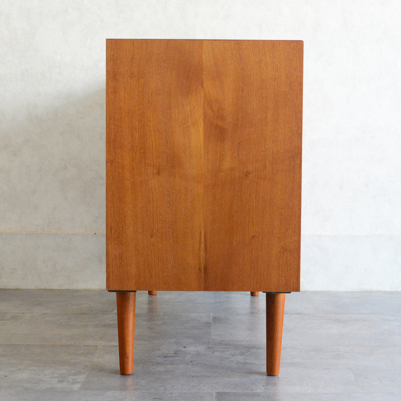 デンマーク ヴィンテージ　チーク キャビネット5-66