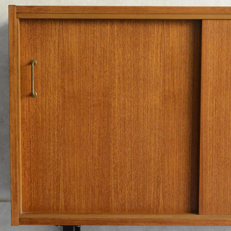 ドイツヴィンテージ　HILKER チークキャビネット(アイアンレッグ）