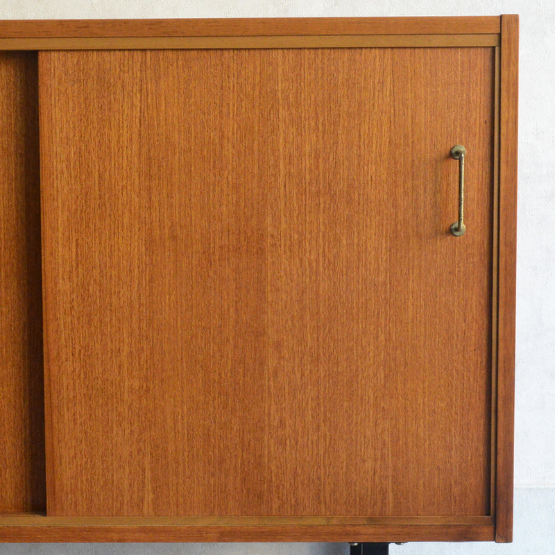 ドイツヴィンテージ　HILKER チークキャビネット(アイアンレッグ）