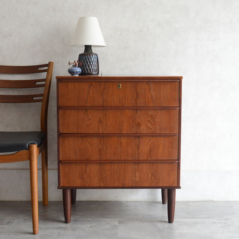 デンマークヴィンテージ  チーク ４段チェスト 8-64