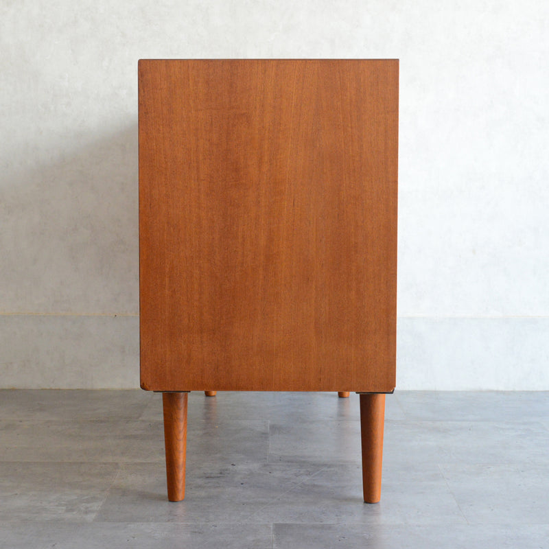 デンマーク ヴィンテージ　チーク キャビネット5-66